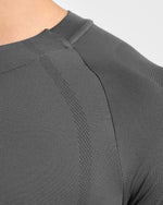Attain Seamless T Shirt - Storm Gris
