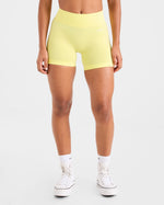 Adapt Seamless Shorts | 4.5" - Spring Jaune