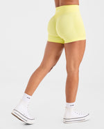 Adapt Seamless Shorts | 4.5" - Spring Jaune