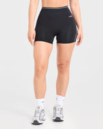 Form Shorts - Noir